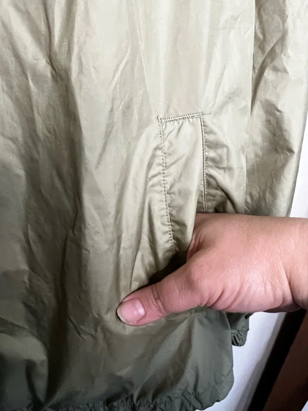 Nike Men's SB Coaches Skaetboarding Tan Windbreaker Jacket‎